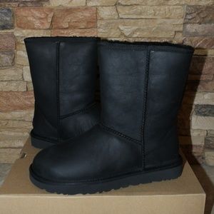NIB UGG Waterproof Leather Shearling Classic Short Shearling‎ Lined Boots Black